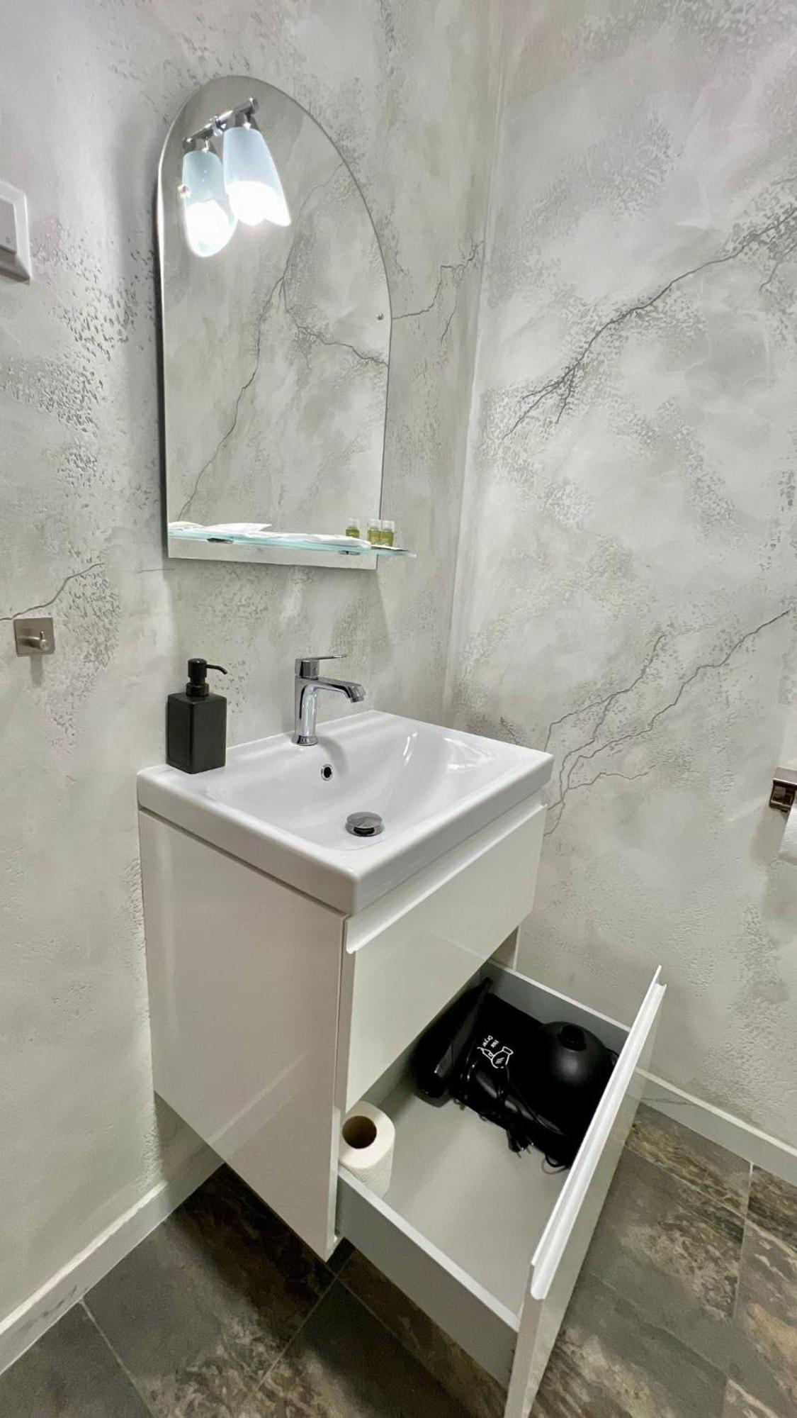 Hotel Fantazia Oradea - Self Check In & Out Eksteriør bilde
